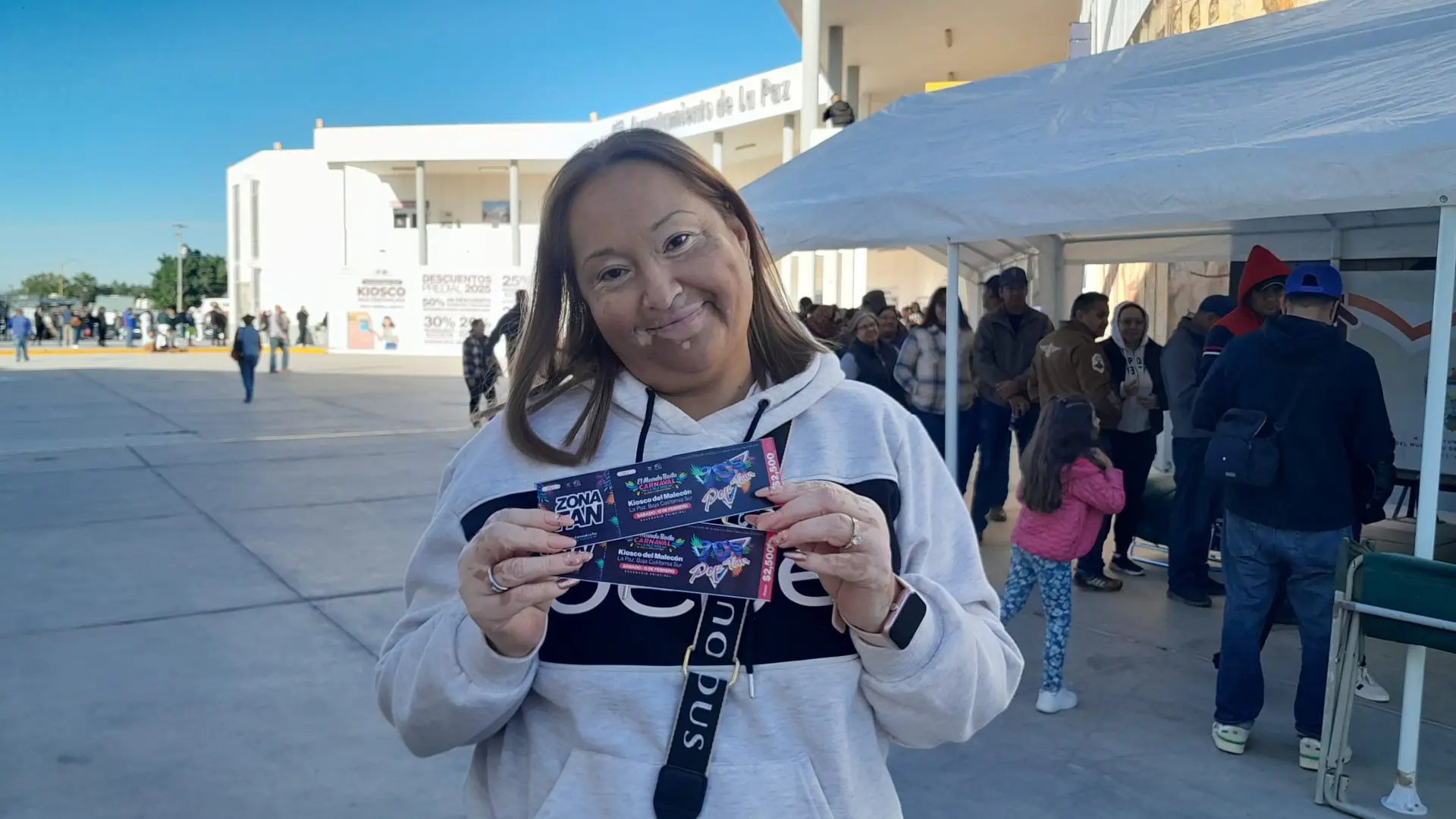 Laura Alamea, la primera ciudadana en obtener sus boletos
