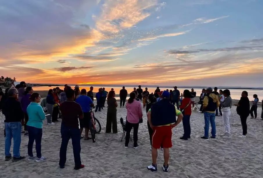 Paceños se manifiestan contra la privatización de la playa La Posada