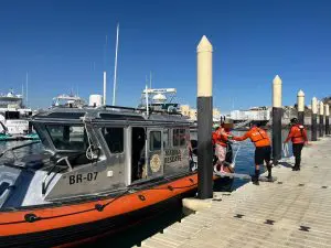 SEMAR auxiliaron a dos turistas canadienses y tres de nacionalidad china.