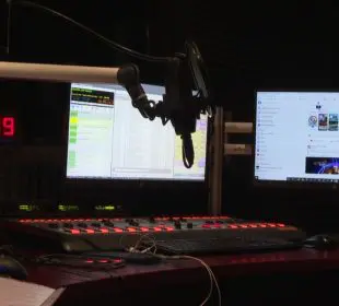 Este 13 de febrero se conmemora el Día Mundial de la Radio, un medio que sigue conectando con la audiencia. Locutores de Radiante FM destacan su impacto, cercanía y adaptación a la era digital.