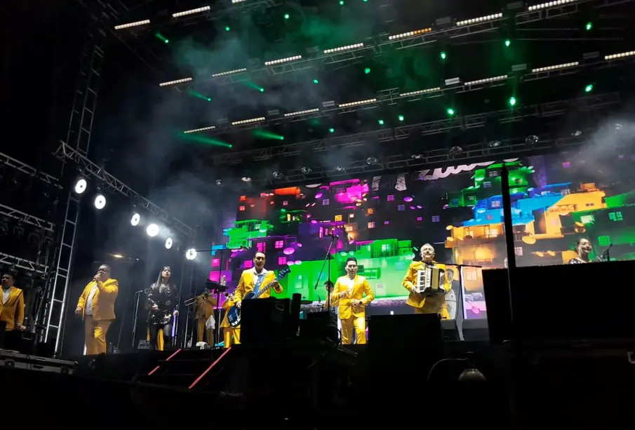 Los Ángeles Azules pusieron a bailar a varias personas en su presentación en el Carnaval La Paz 2025 “El Mundo Baila”.