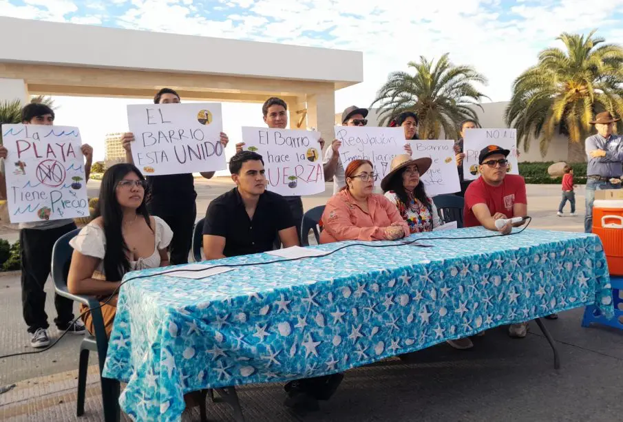 Vecinos de La Paz toman la calle en protesta contra el "Muelle Almar"