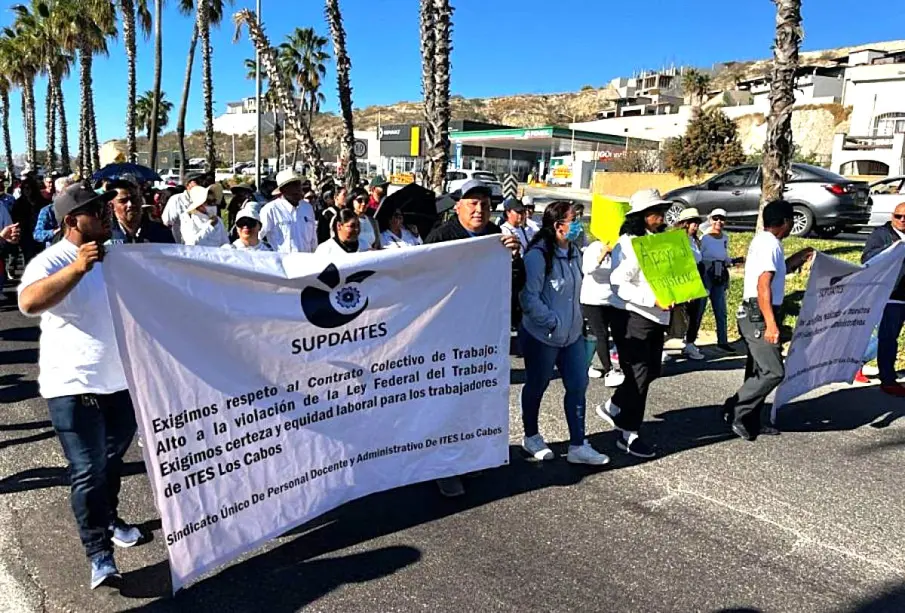 Maestros del ITES Los Cabos continúan en paro de labores