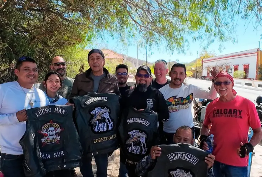 Un grupo de 13 motociclistas independientes