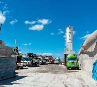 En el fraccionamiento Villa del Cortés, ubicado cerca del Parque Industrial al sur de La Paz, los habitantes enfrentan una grave situación debido a la contaminación generada por una cementera cercana.