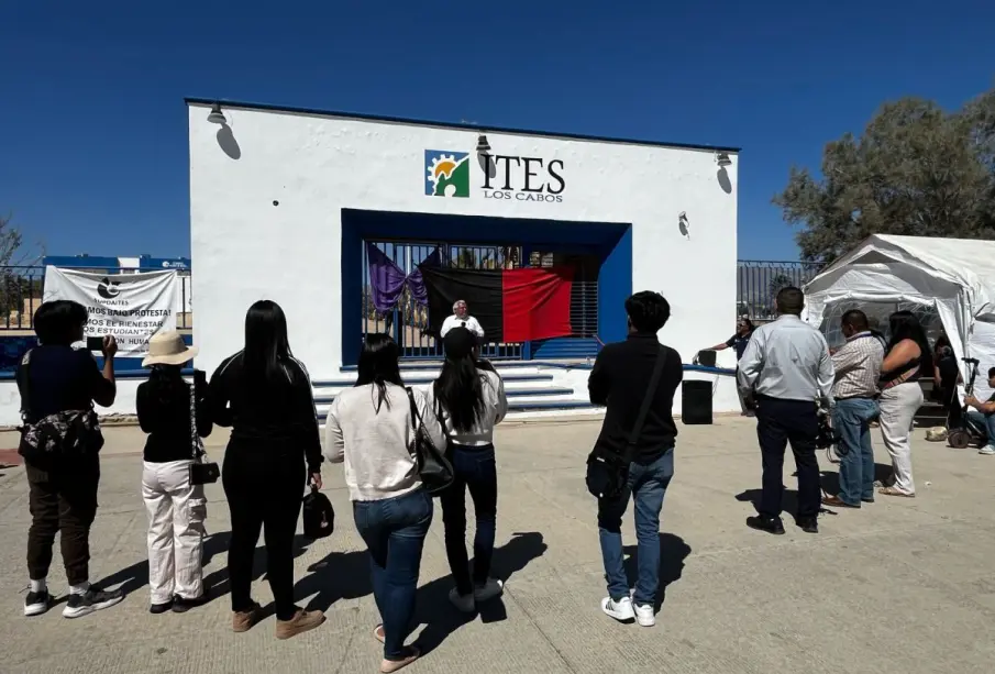 Continua el paro de Labores en el ITES Los Cabos