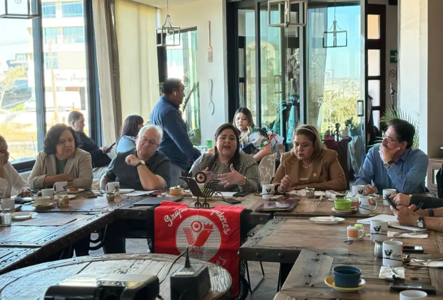 Autoridades estatales dialogan con empresarios de Cabo San Lucas sobre problemáticas