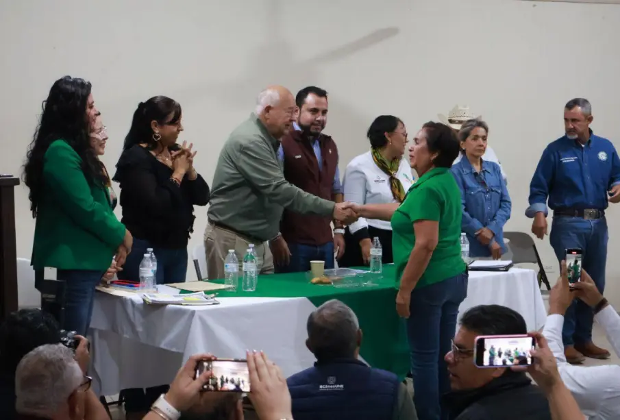 Castro Cosío con ganaderos de Los Cabos
