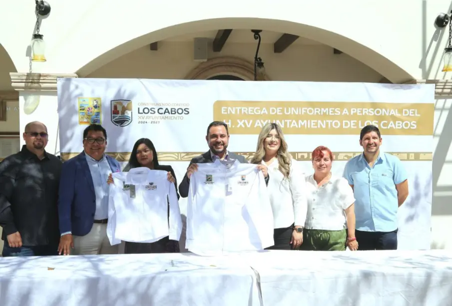 Uniformes entregados a personal de Los Cabos