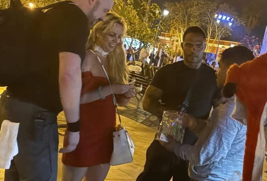 Britney Spears en el Centro Histórico de San José del Cabo, abril 2025