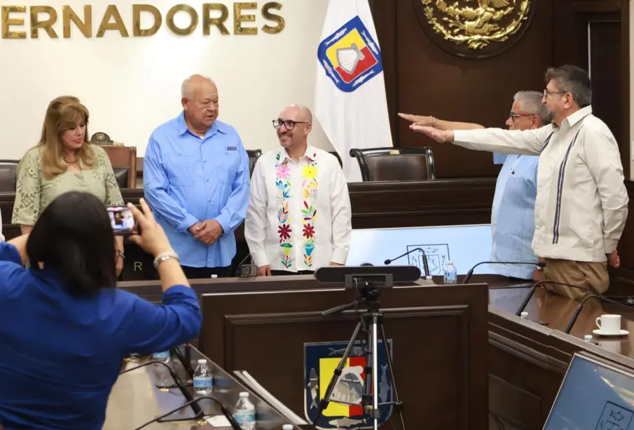 Víctor Castro en reunión de trabajo con Octavio de la Torre