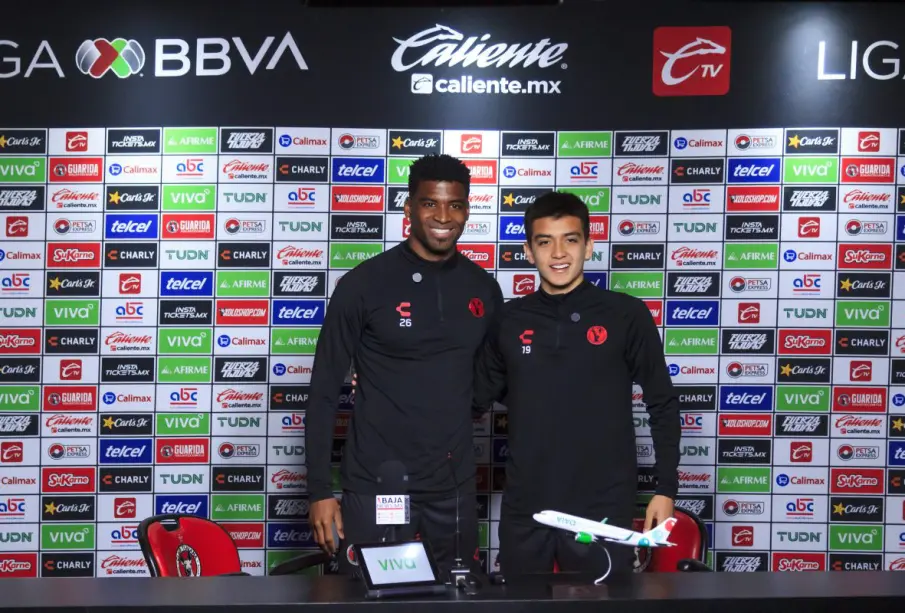 Tanto Zúñiga, como Mora pintan para ser titulares.