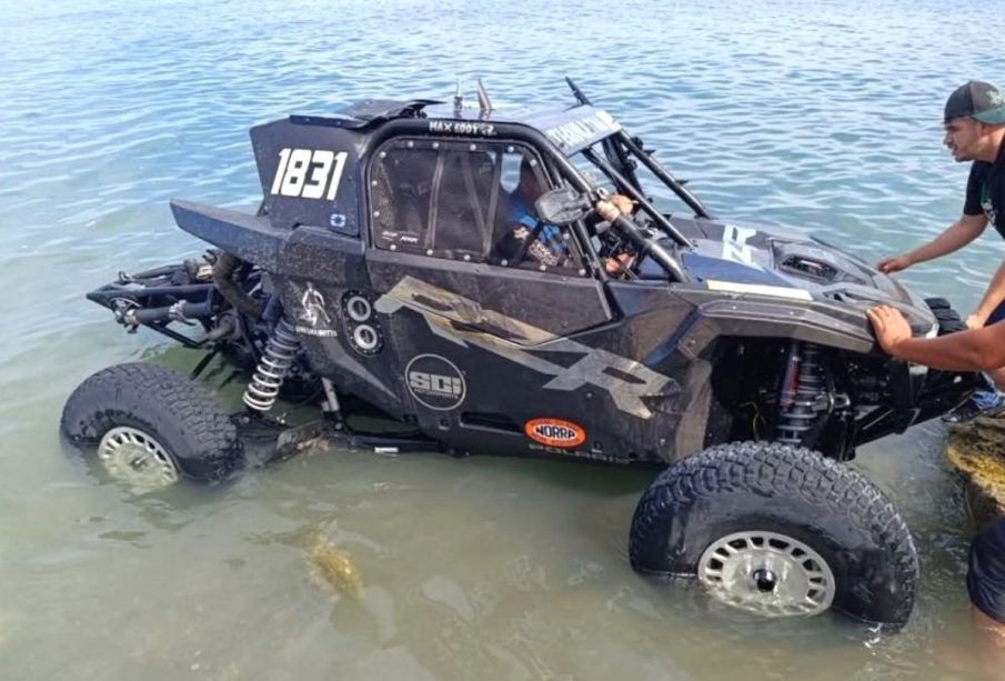 Piloto de la NORRA en el mar de La Paz