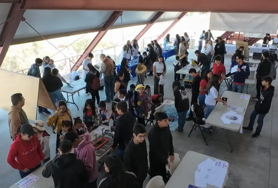 Trabajadores del Centro de Desarrollo Infantil (Cendi) Tierra y Libertad de Baja California Sur se manifestaron