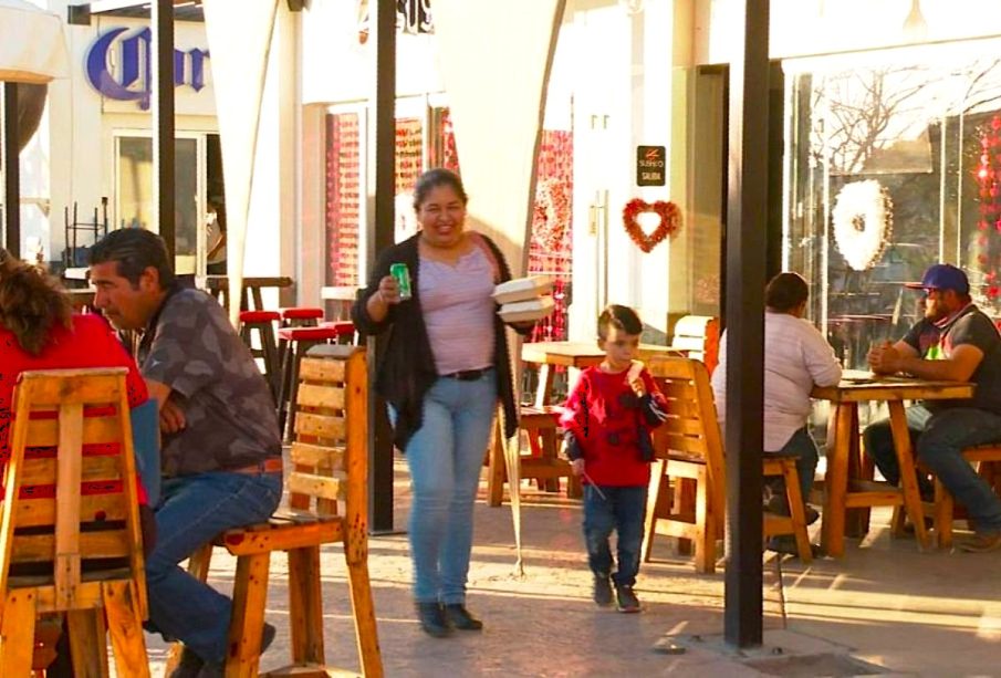 Restaurantes con comensales en La Paz, BCS