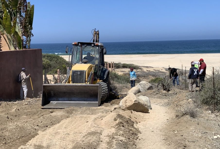 Ayuntamiento desbloqueando accesos a playas