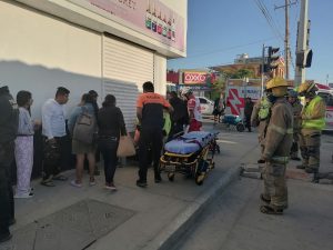 En el lugar se confirmó la atención médica a doce pasajeros que viajaban en las unidades involucradas.