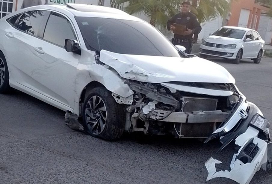 El vehículo de la afectada, un Honda Civic modelo 2017