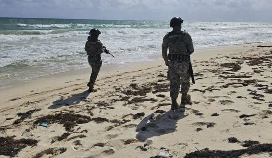 Autoridades aseguraron paquetes flotando en el mar frente a Cabo del Este. Se sospecha que contenían droga. El hecho sigue bajo investigación.
