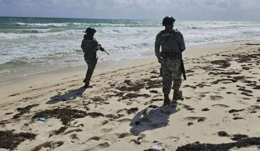 Autoridades aseguraron paquetes flotando en el mar frente a Cabo del Este. Se sospecha que contenían droga. El hecho sigue bajo investigación.