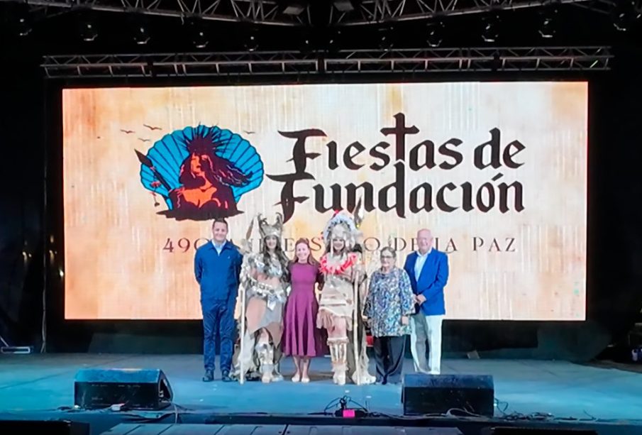 Se llevó a cabo la coronación de Ayumi Meza como Reina Calafia 2025, encabezada por la alcaldesa Milena Quiroga Romero y el gobernador Víctor Castro Cosío