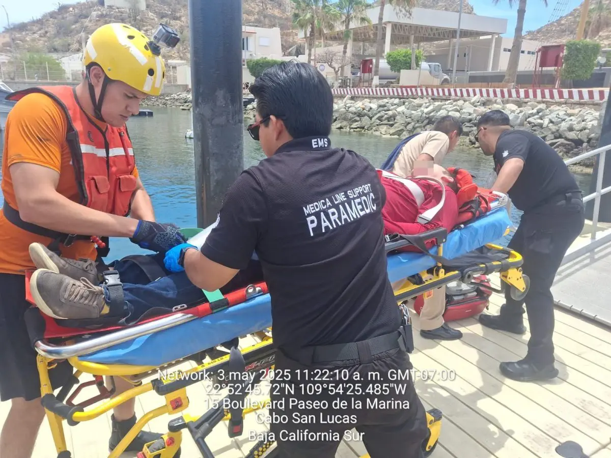 En una primera intervención, efectuada tras una llamada de emergencia del Centro de Comando y Control (C2), se brindó auxilio a una persona a bordo de una embarcación de recreo que presentaba un cuadro de deshidratación.