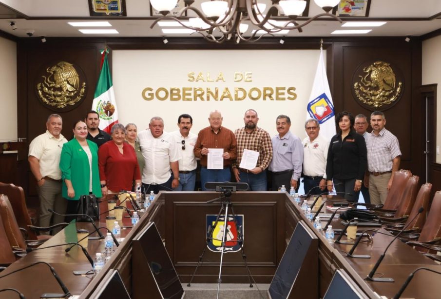 Reunión de Víctor Castro y magisterio.