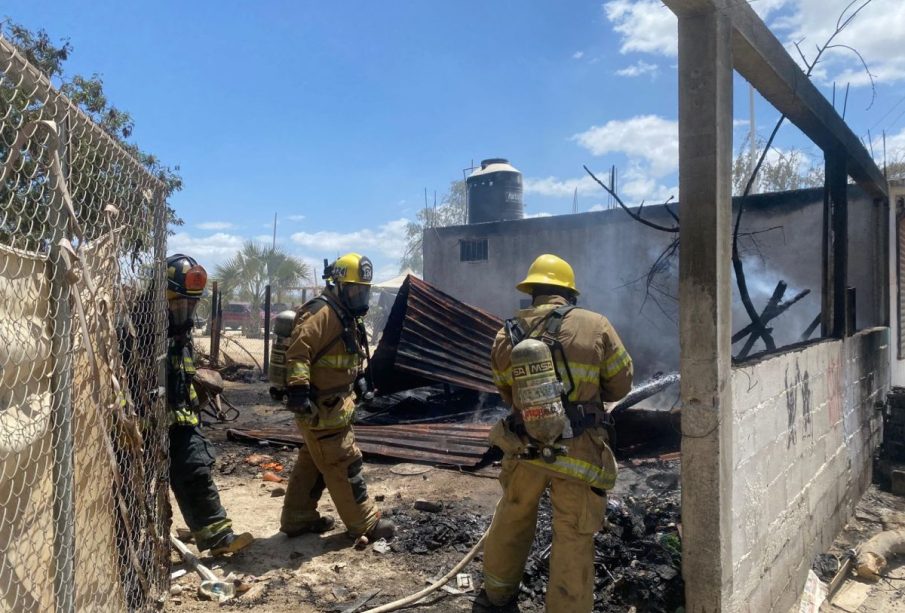 Un incendio registrado esta mañana en la colonia La Ballena de San José del Cabo consumió un lote baldío y parte de una vivienda de madera y lámina.