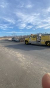 El segundo hecho tuvo lugar en la entrada de la colonia Leonardo Gastélum, con dirección al Aeropuerto de Cabo San Lucas, donde se reportó la volcadura de un vehículo.