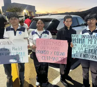Alumnos del Cetmar 39 se manifiestan ante la falta de escuela