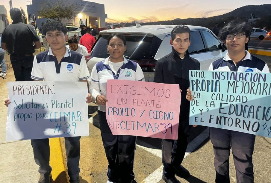 Alumnos del Cetmar 39 se manifiestan ante la falta de escuela