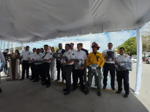 Tras años de rezago, bomberos de San José del Cabo recibieron equipo nuevo donado por autoridades, empresas y aliados de EE.UU.