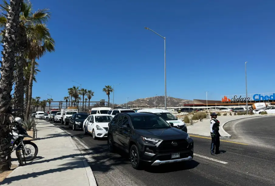 Ciudadanos de Los Cabos denuncian falta de vialidades alternas durante las obras de la glorieta Fonatur