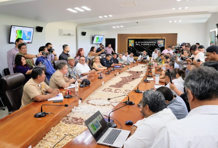 Ante la cercanía de la tormenta tropical Alvin, el Consejo Municipal de Protección Civil de Los Cabos activó protocolos preventivos. Se pronostican lluvias, oleaje elevado. Hay 43 refugios disponibles con capacidad para 9 mil personas