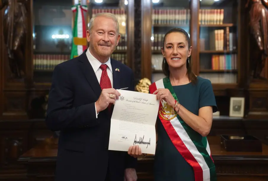 Claudia Sheinbaum: embajador de Estados Unidos entrega cartas