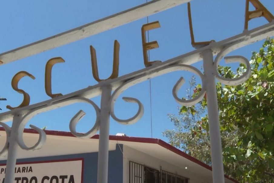 Más de 100 padres de familia firmaron una solicitud para que se retomen los diplomas como forma de reconocer el mérito académico en la primaria Ricardo Flores Magón, en Ánimas Bajas; consideran que los actuales reconocimientos no motivan a los estudiantes.