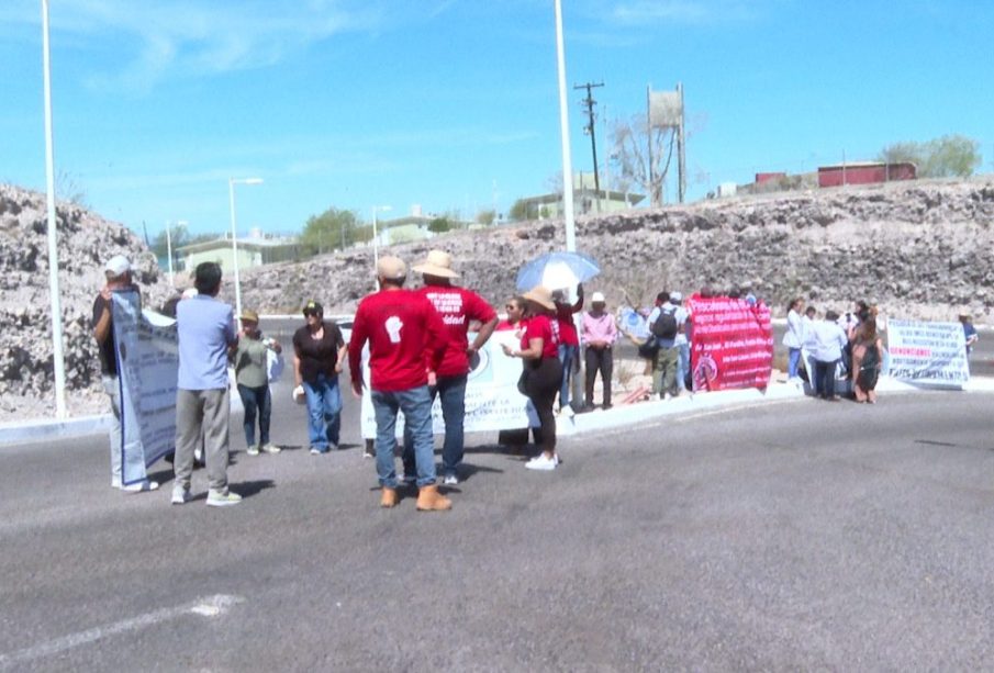 Durante la visita de Claudia Sheinbaum a La Paz diferentes grupos ciudadanos y laborales se manifestaron en las inmediaciones del Centro de Convenciones