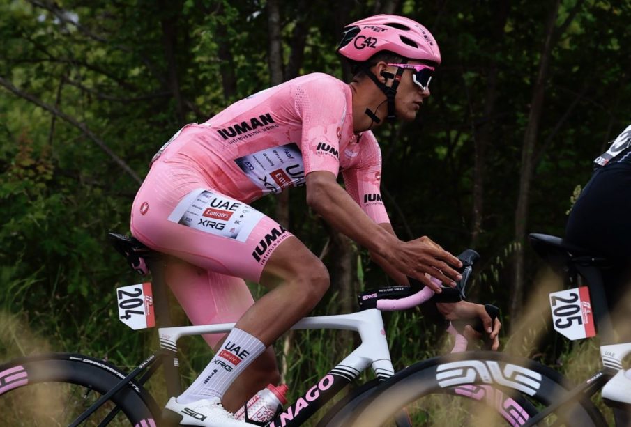 Isaac del Toro lidera el Giro de Italia por tercera etapa consecutiva
