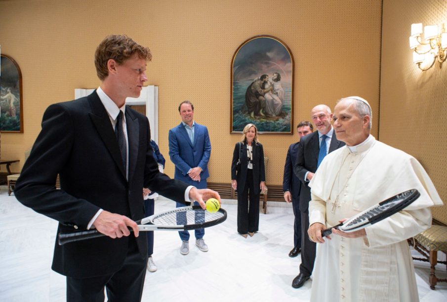 Papa León XIV y Jannik Sinner