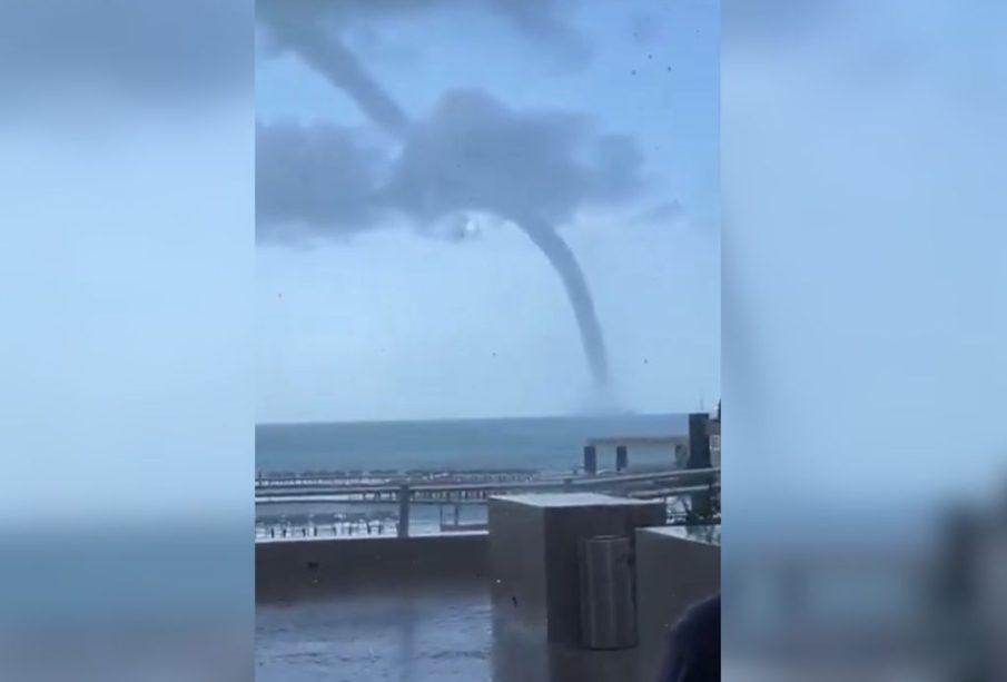 Tromba marina sorprende en Puerto Peñasco; no causó daños