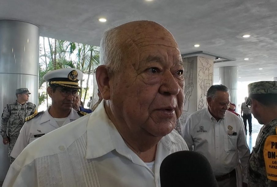 El gobernador de Baja California Sur, Víctor Manuel Castro Cosío
