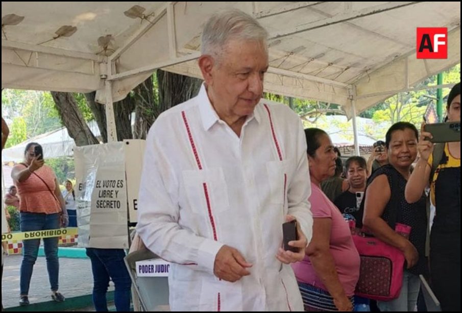AMLO vota en elección judicial