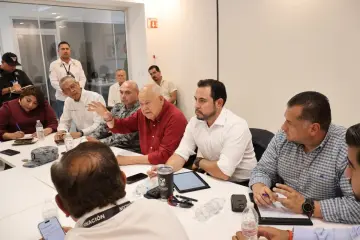 Gobierno y taxistas buscan frenar el pirataje en el transporte turístico de Los Cabos
