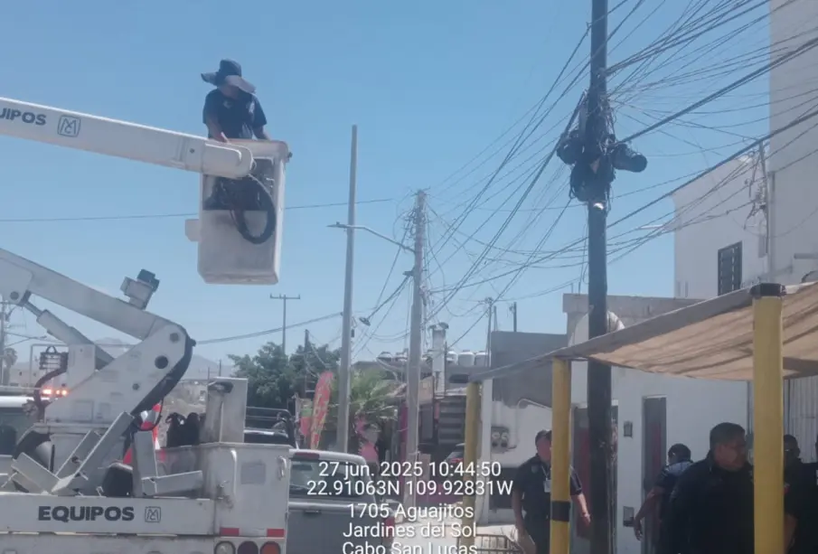 Cinco cámaras de videovigilancia colocadas ilegalmente fueron retiradas en Cabo San Lucas por Marina y Seguridad Pública