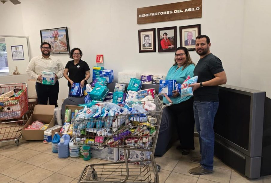 Entrega de donativos al Asilo de Ancianos San Vicente de Paul