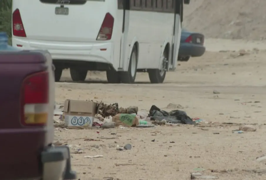 Arroyos de Los Cabos se han vuelto tiraderos clandestinos. Con las lluvias, la basura podría llegar al mar. Autoridades ya aplican multas y usan drones para detectar a los responsables.