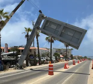 Cierran carriles en Glorieta Fonatur por maniobras de señalética