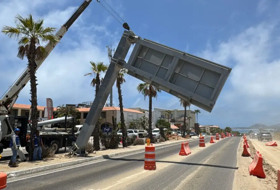 Cierran carriles en Glorieta Fonatur por maniobras de señalética