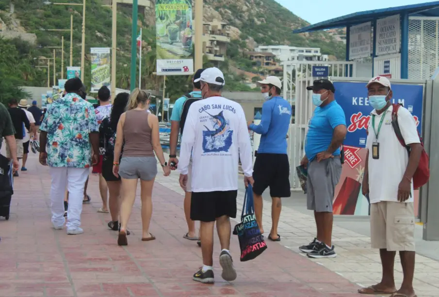 Aumentan vigilancia contra comercio informal en El Médano y marina de Cabo San Lucas