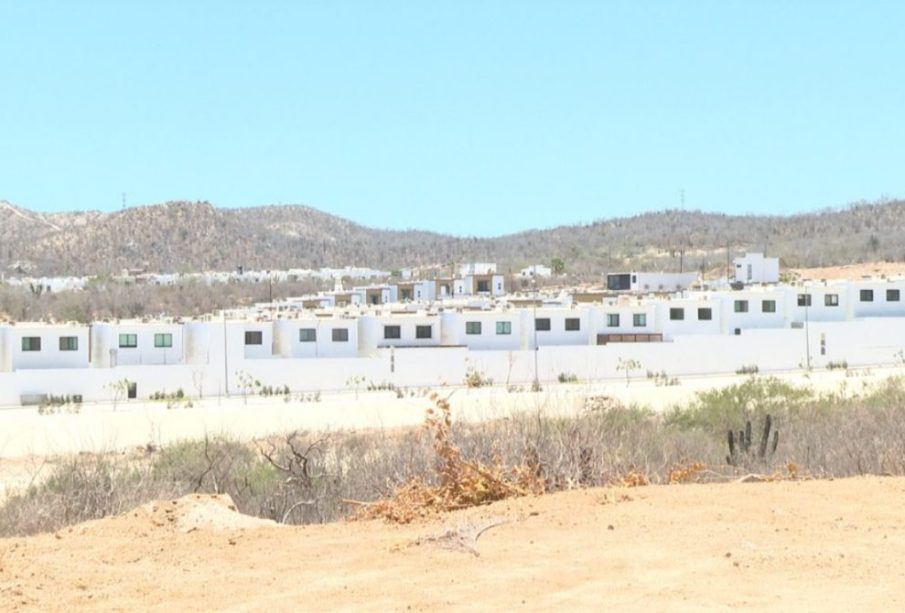 Autoridades municipales reconocen que la falta de certeza jurídica y el alto costo del suelo frenan el avance del Programa Nacional de Vivienda que promueve la presidenta Claudia Sheinbaum en Los Cabos.